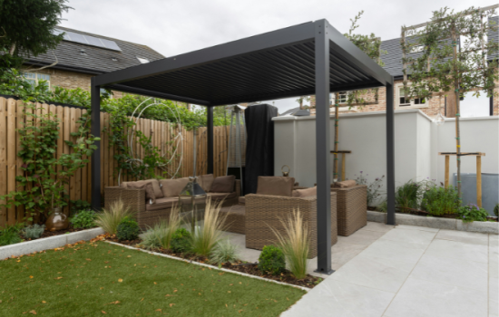 Comment protéger une pergola du vent et de la pluie à Reims ?