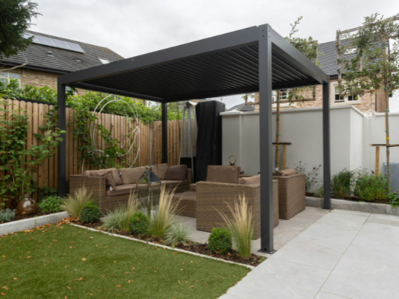 Comment protéger une pergola du vent et de la pluie à Reims ?
